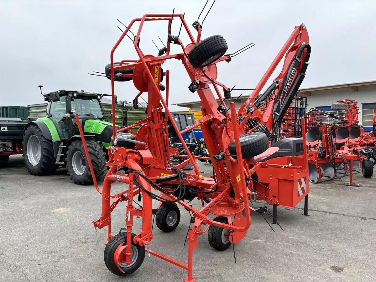 E-FARM: Kuhn GF 5902 - Faneuse - id TSAZY3G - 10 750 € - Année: 2023 - Autriche