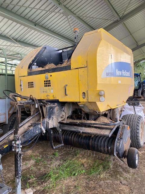 E-FARM: New Holland BR7060 Crop Cutter - Baler - id DSHXDUK - €9,000 - Year of construction: 2009 - Total number of bales produced: 26,000,France