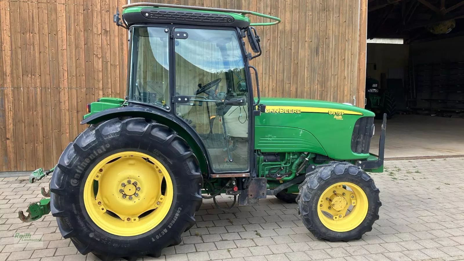 E-FARM: John Deere 5615 - Τρακτέρ - id MKGGVFA - 24.286 € - Χρονία: 2009 - Μετρητής ωρών: 3.385,Ισχύς κινητήρα: 88,Γερμανία