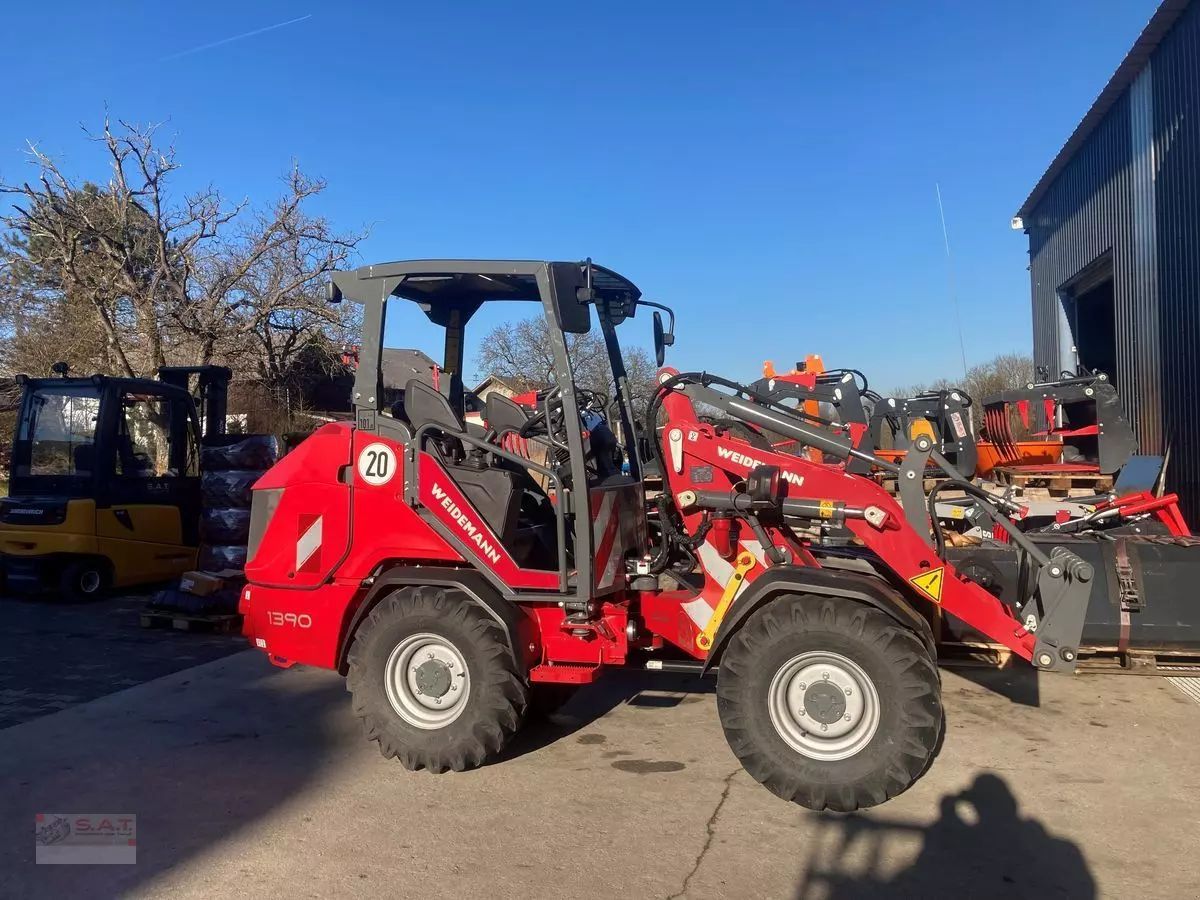 E-FARM: Weidemann 1390 - Gumikerekes homlokrakodó - id SHFQGCQ - 49 159 EUR - Motor teljesítménye (LE): 45 - Ausztria
