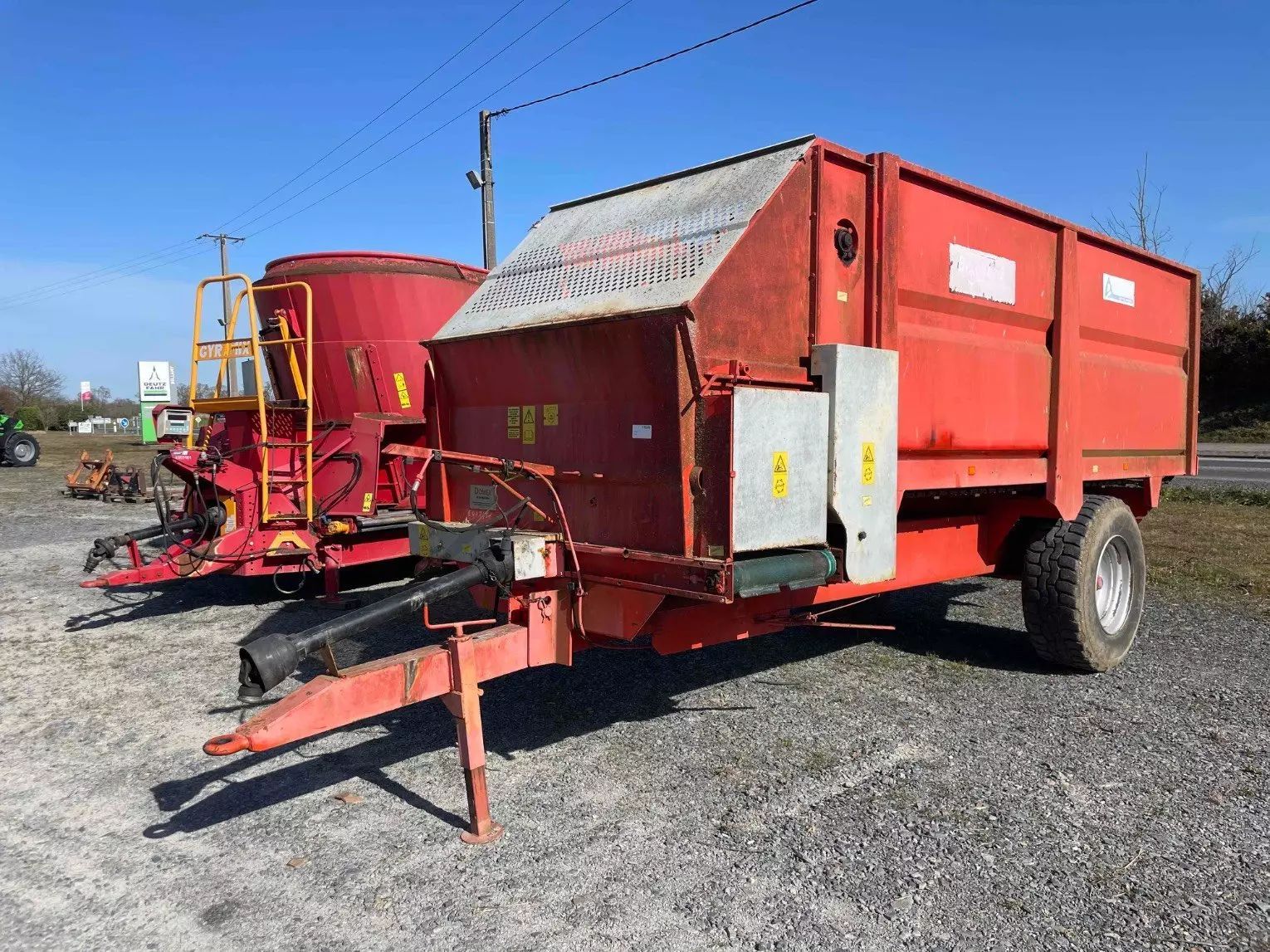 E-FARM: sonstige remorque distributrice 12 m3 brochard - Autre mélangeuse - id 7CPS2NS - 4 900 € - Année: 2009 - France