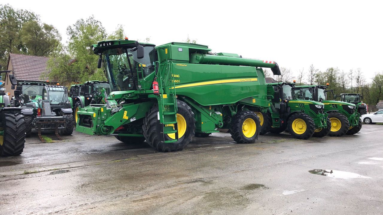 E-FARM: John Deere T560 - Moissoneuse-batteuse - id XJ8WWDL - 297 000 € - Année: 2023 - Lecture du nombre d'heure: 331,France