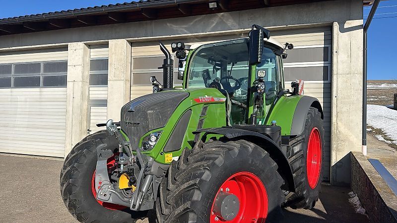 Fendt 724 Vario Profi Plus Traktor 221 500 €