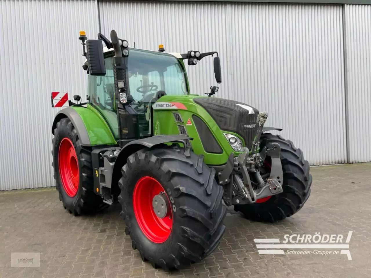 Fendt 724 Vario Tractor 122.885 EUR