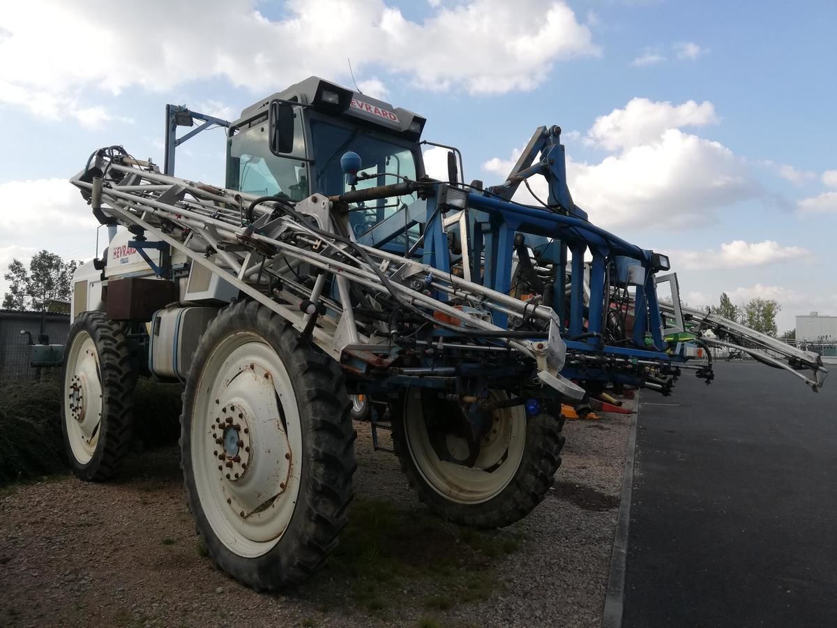 E-FARM: Evrard ah 3004 m - Pulvérisateur - id VZLRBWC - 9 000 € - Année: 2011 - Lecture du nombre d'heure: 7 240,France