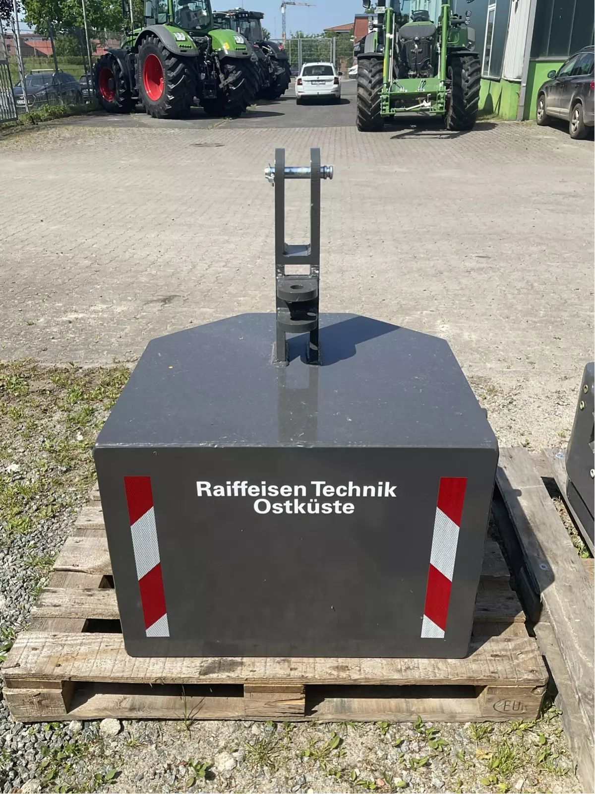 E-FARM: sonstige frontgewicht 1250 kg grau - Parts - id DWJSECF - €2,295 - Year of construction: 2024 - Germany