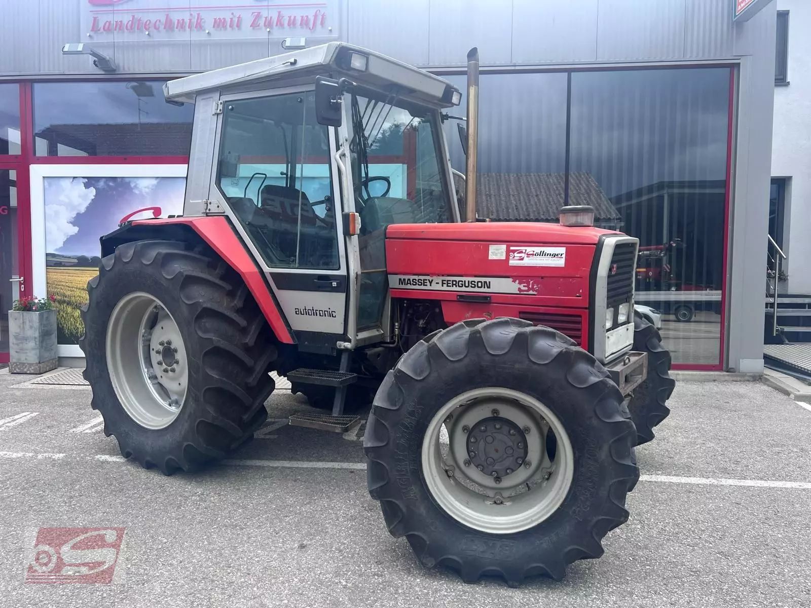E-FARM: Massey Ferguson 3065-4 special - Traktori - id 4TIYLNK - 18 407 € - Godina proizvodnje: 1990 - Radni sati motora: 8.330,Snaga motora (KS): 86,Austrija