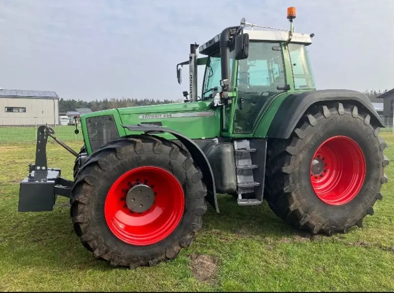 E-FARM: Fendt 824 Vario - Tractor - id MSL7TJF - €99,000 - Year of construction: 2004 - Engine hours: 7,500,Engine power (HP): 240,Germany