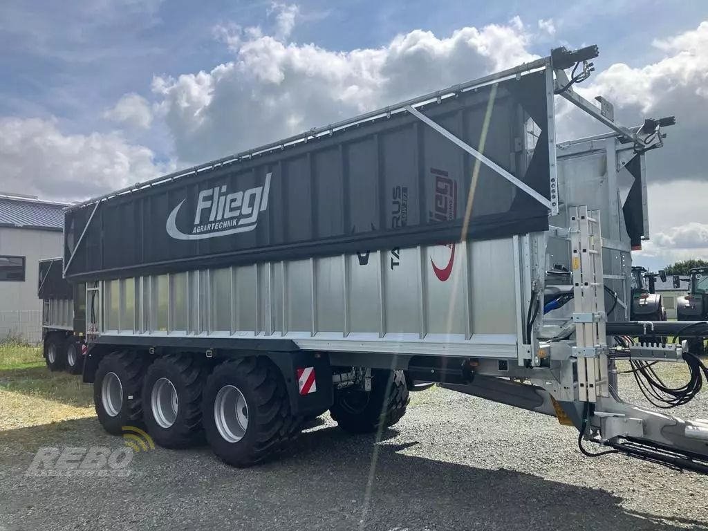 E-FARM: Fliegl gigant asw 391 taurus fox - Forage transport - id 99RFD78 - €94,500 - Year of construction: 2024 - Germany