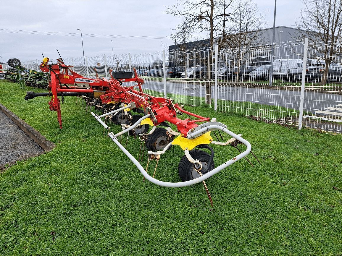 E-FARM: pöttinger hit 8.81 - Tedder - id QVXQXHB - €8,500 - Year of construction: 2017 - France
