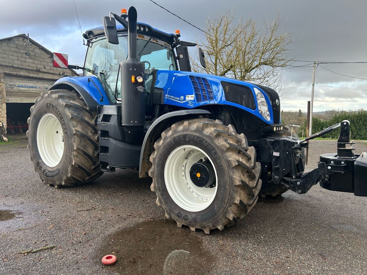 E-FARM: New Holland T8.410 UC - Tracteur - id QCPM2LS - Année: 2023 - Lecture du nombre d'heure: 50,Puissance du moteur (chevaux): 410,France