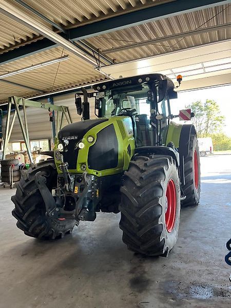 E-FARM: Claas Axion 870 CMATIC - Traktor - id KYVYDFW - 109.990 € - Produktionsår: 2018 - Motortimer: 4.948,Motoreffekt (HP): 295,Tyskland