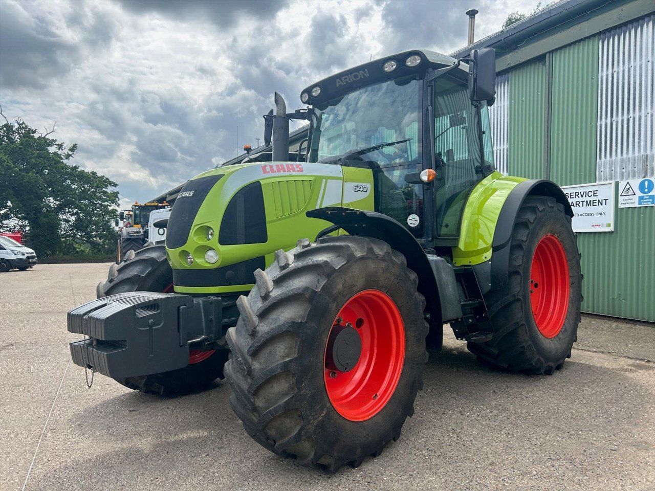 E-FARM: Claas Arion 640 - Traktor - id XGIRSLT - 45 521 € - Rok produkcji: 2008 - Motogodziny: 8950,Moc silnika: 185,Zjednoczone Królestwo