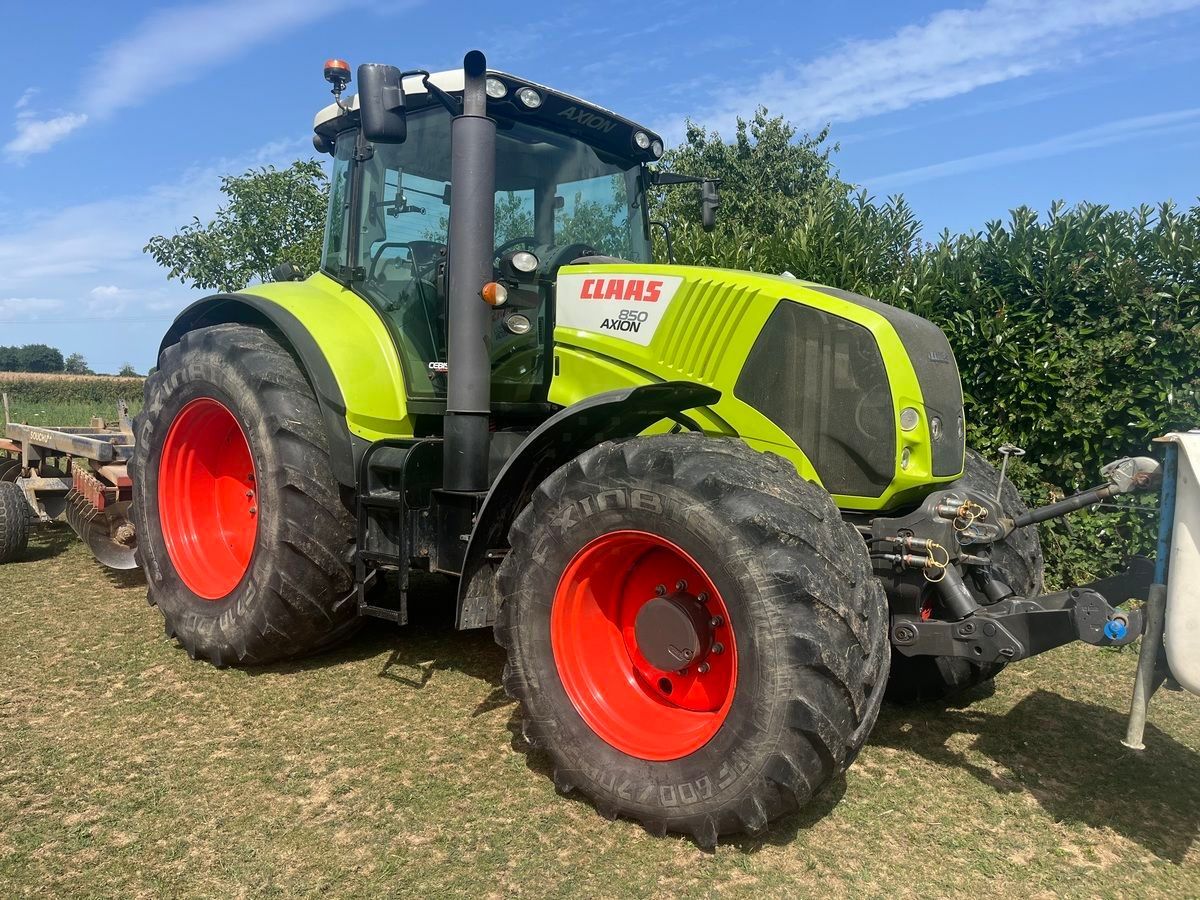 Claas Axion 850 Tractor €43,900