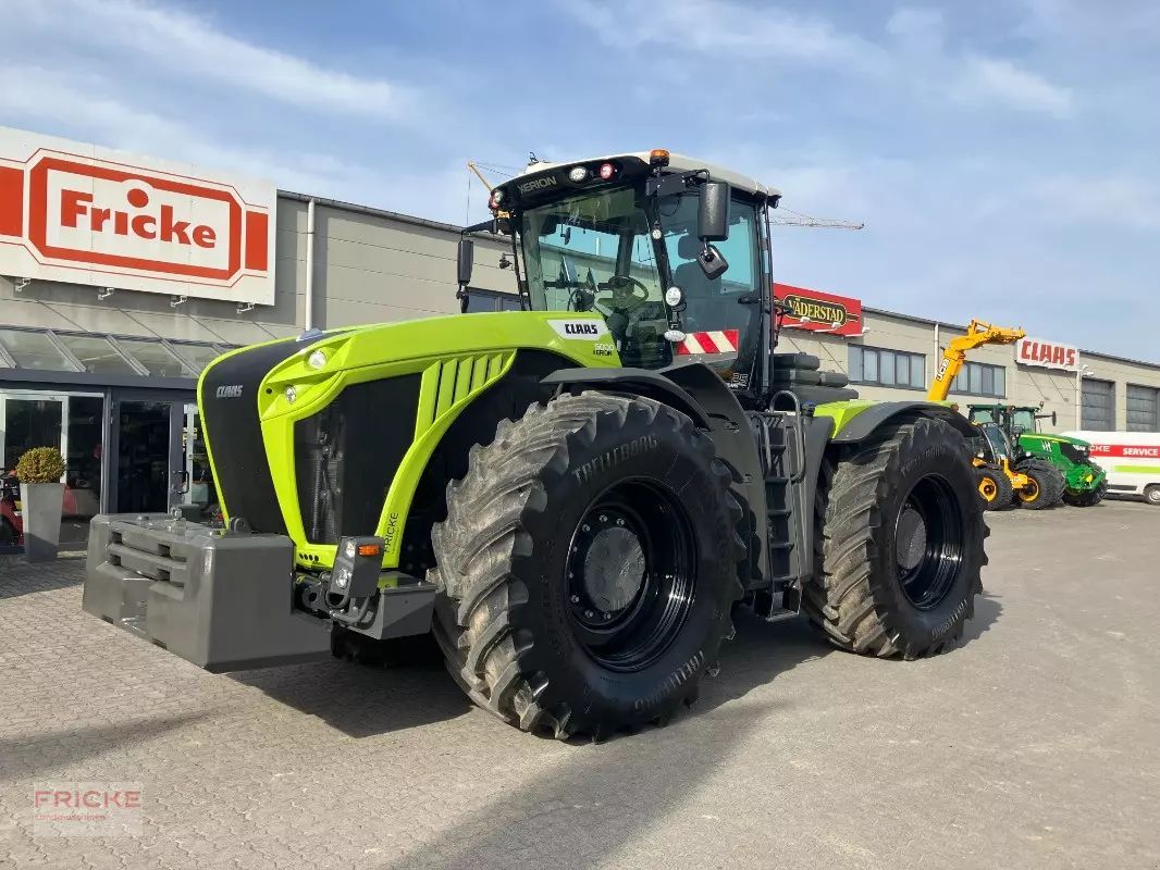 E-FARM: Claas Xerion 5000 TRAC VC - Traktor - id 5A1VRCI - 324.500 € - Baujahr: 2023 - Abgelesene Motorstunden: 950,Motorleistung (PS): 509,Deutschland