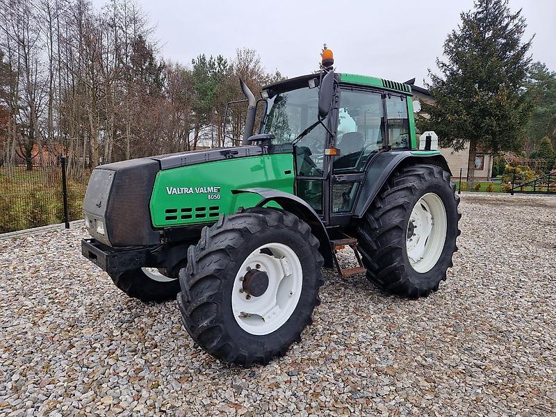 E-FARM: valtra-valmet 8050 - Traktor - id F3VTLAF - 14.031 € - Baujahr: 1999 - Abgelesene Motorstunden: 9.363,Polen
