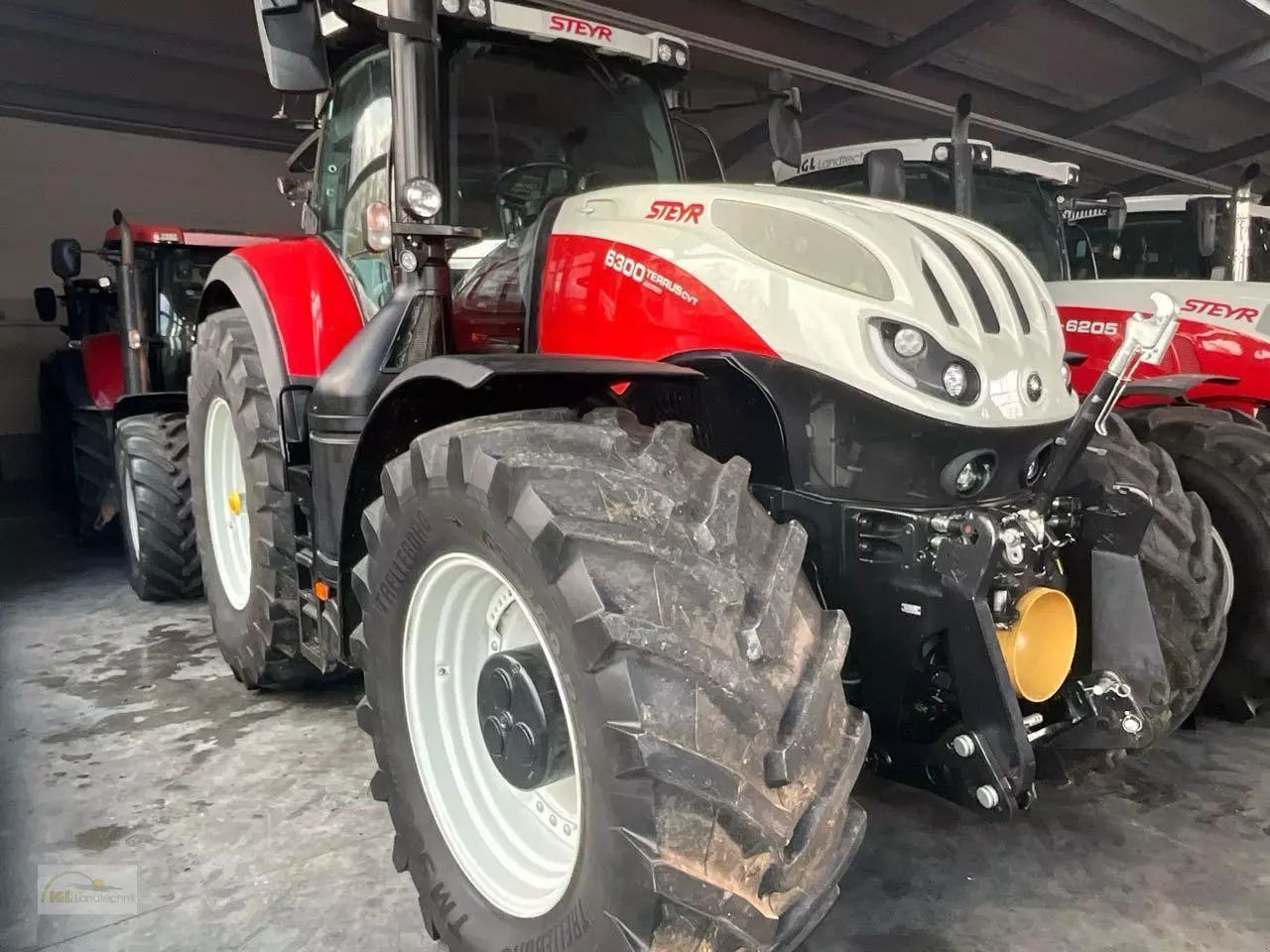 E-FARM: Steyr Terrus 6300 CVT - Tracteur - id VMERRUH - 145 000 € - Lecture du nombre d'heure: 2 950 - Puissance du moteur (chevaux): 301,Allemagne