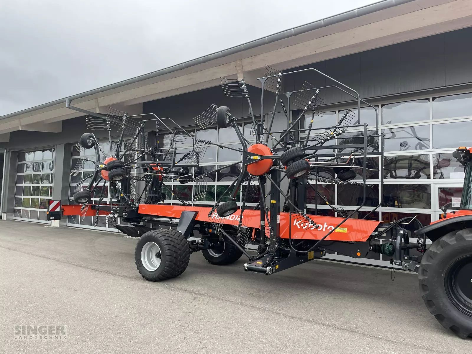 E-FARM: Kubota RA4012 - Rake - id TWN728V - €48,655 - Year of construction: 2024 - Germany