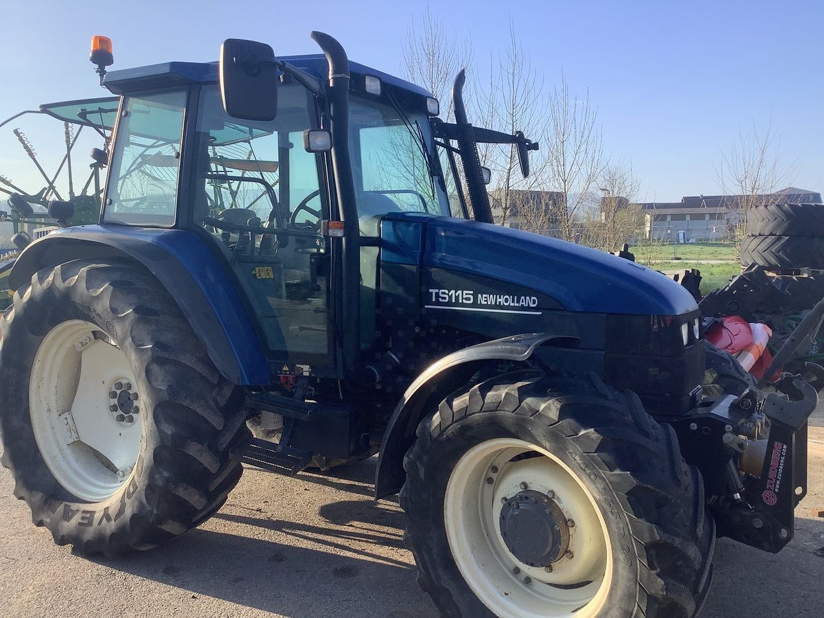 E-FARM: New Holland TS115 - Tractor - id 7MVEY1A - 29.000 € - Año: 2001 - Horas: 7590,Potencia del motor: 115,Francia