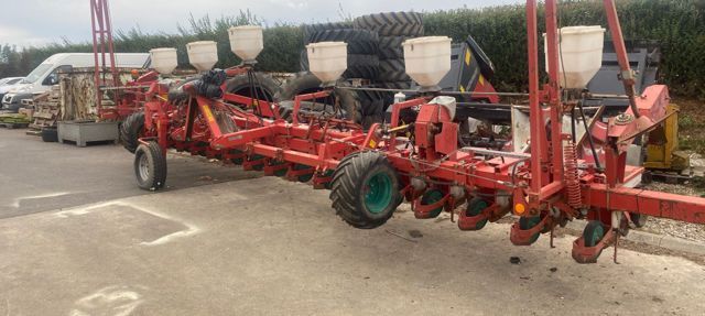 E-FARM: Kverneland monopill - Semoir de précision - id 6REJAFL - 6 000 € - Année: 2000 - France