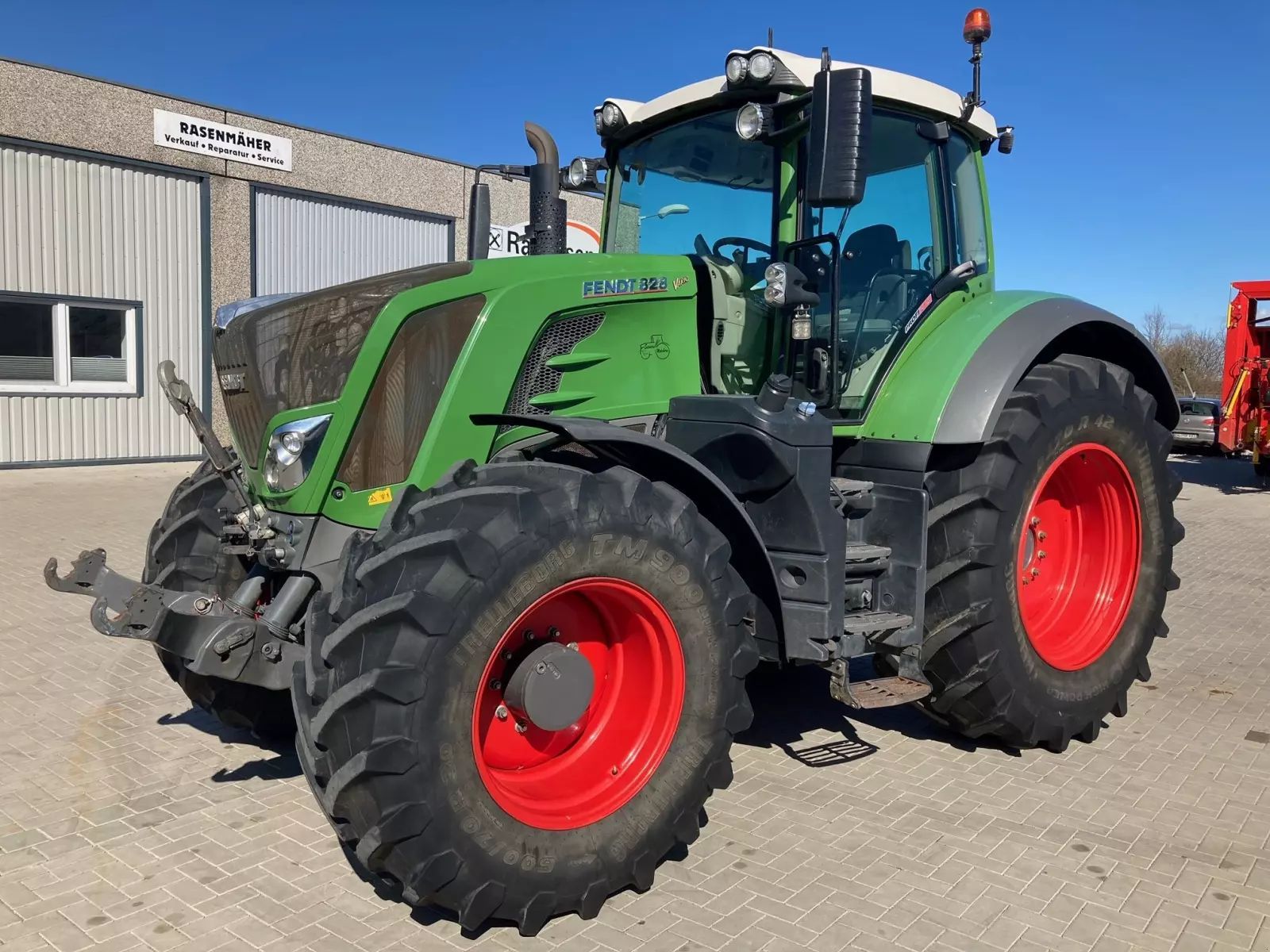 E-FARM: Fendt 828 Vario - Tractor - id PKPP22D - €100,000 - Year of construction: 2016 - Engine hours: 5,900,Engine power (HP): 280,Germany