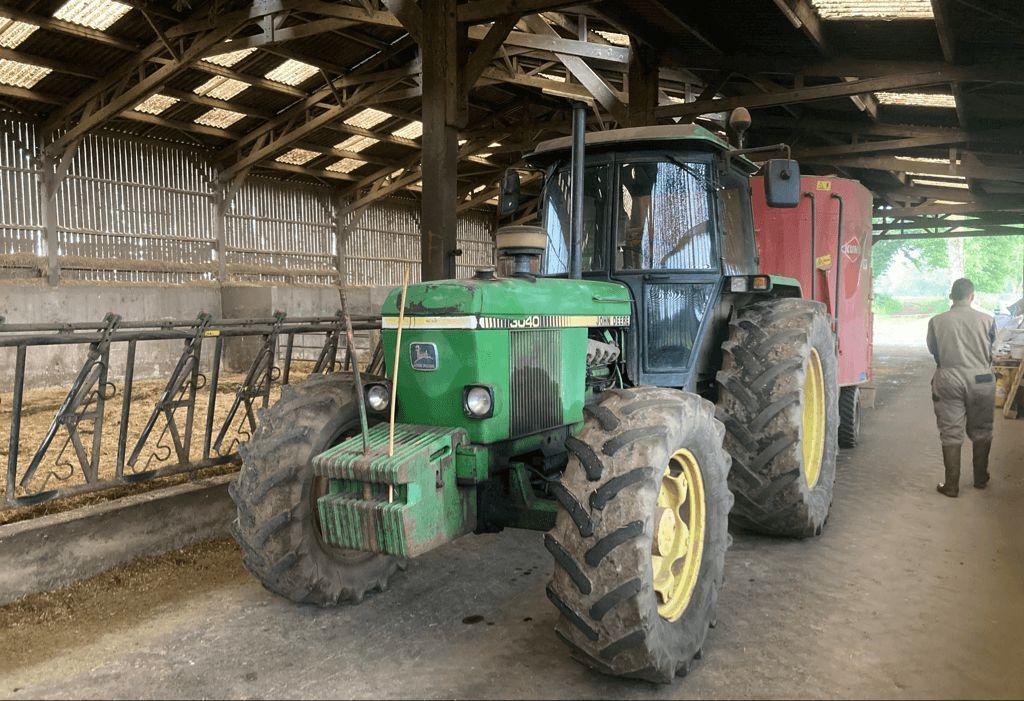 E-FARM: John Deere 3040 4rm - Tractor - id UE75KGT - 8500 € - Año: 1985 - Horas: 16.000,Potencia del motor: 80,Francia
