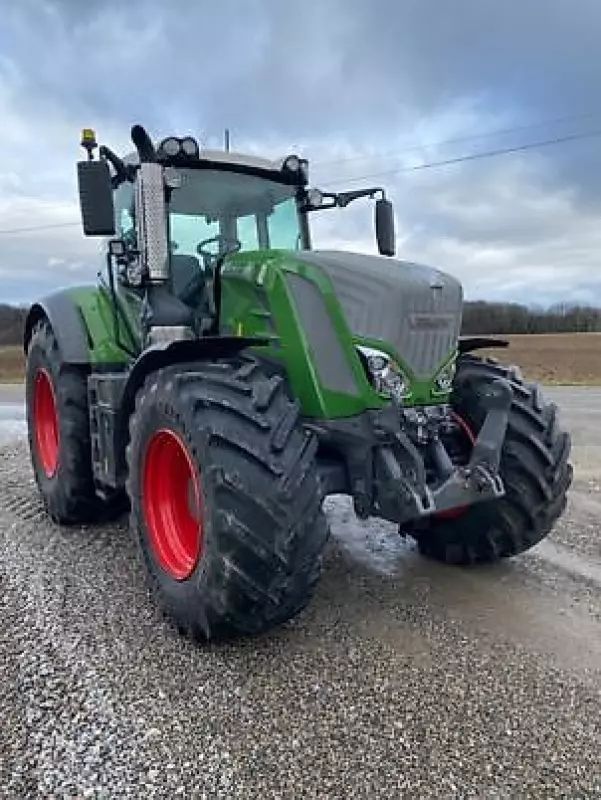 E-FARM: Fendt 824 Vario - Tractor - id CXVCRFS - €165,000 - Year of construction: 2017 - Engine hours: 1,675,Engine power (HP): 245,France