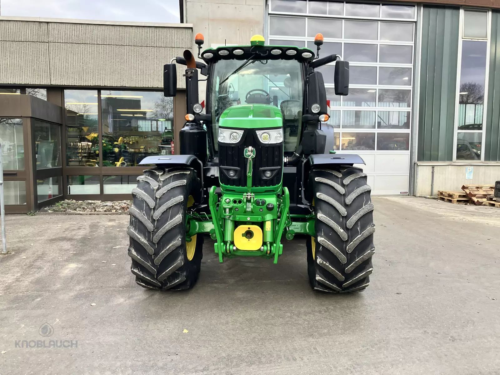 E-FARM: John Deere 6230 R - Traktor - id ZYPG2RA - 133.000 € - Baujahr: 2020 - Abgelesene Motorstunden: 5.510,Motorleistung (PS): 281,Deutschland