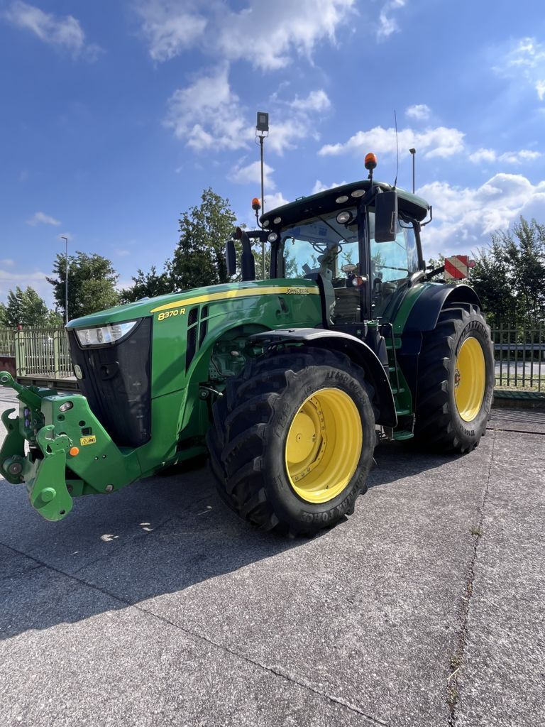 John Deere 8370 R Tractor €125,000