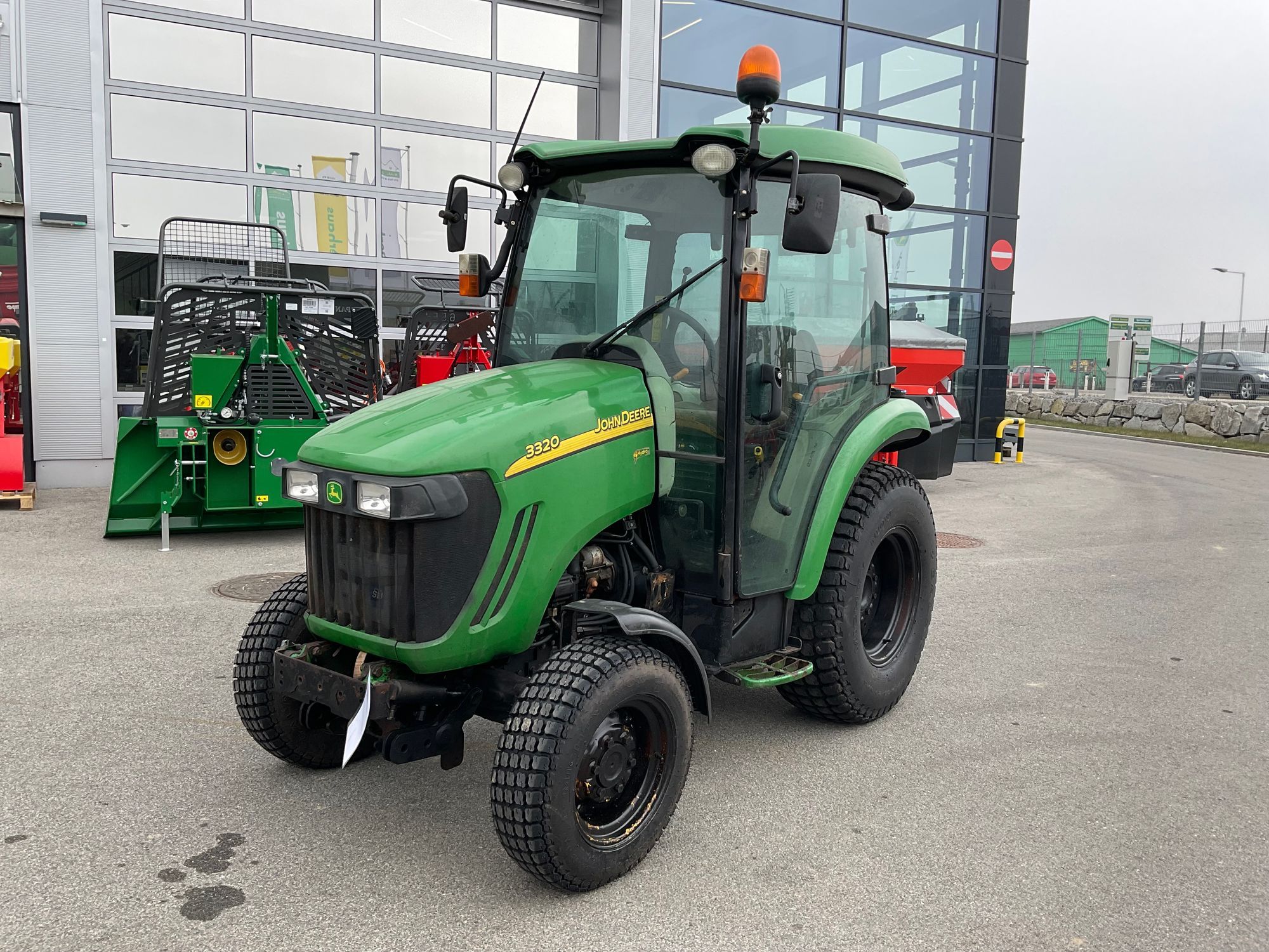 John Deere 3320 Traktor 19.900 €