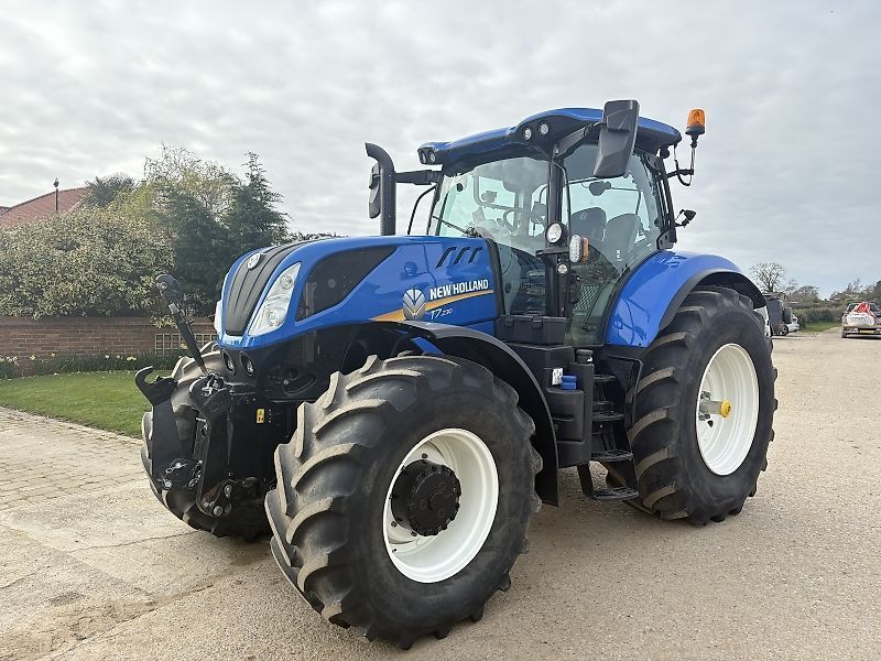 E-FARM: New Holland T7.230 - Tractor - id MVDQGEG - 106.293 € - Año: 2023 - Horas: 1278,Reino Unido