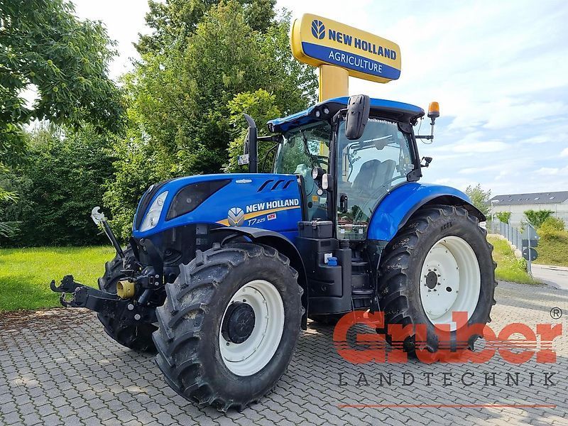 E-FARM: New Holland T7.225 - Traktor - id ZYL6ZEJ - 79.680 € - Baujahr: 2017 - Abgelesene Motorstunden: 2.381,Motorleistung (PS): 205,Deutschland
