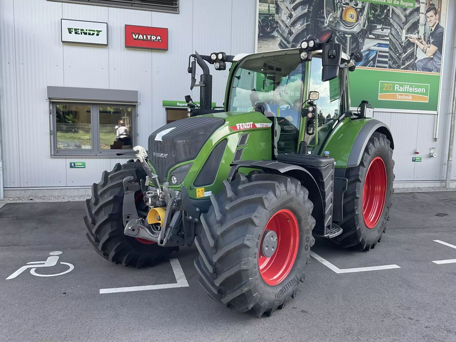 E-FARM: Fendt 720 Vario - Tractor - id N4WZ961 - €166,387 - Year of construction: 2023 - Engine hours: 580,Engine power (HP): 200,Germany