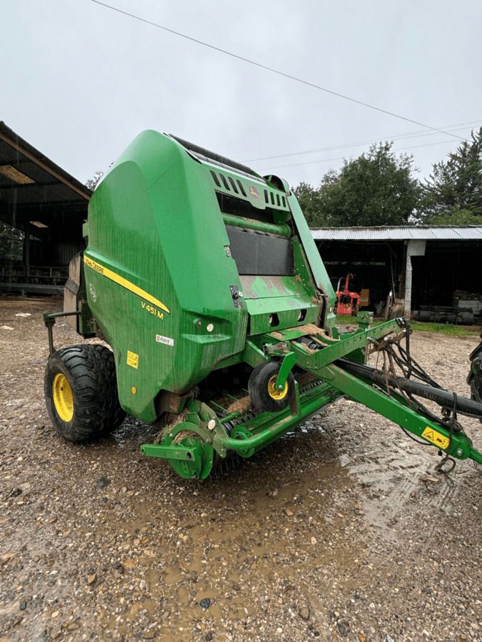 E-FARM: John Deere V451M - Presă de balotat - id BSPXLNA - 25.000 EUR - Anul: 2018 - Numărul total de baloți produși: 11.500,Franța