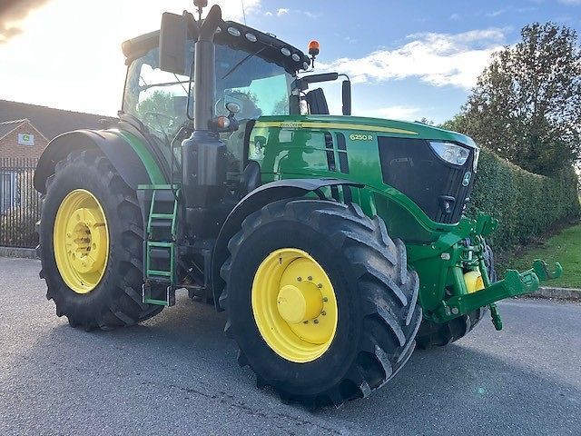 E-FARM: John Deere 6250R - Tractor - id PRNRLM9 - €124,822 - Year of construction: 2019 - Engine hours: 3,040,Engine power (HP): 250,United Kingdom