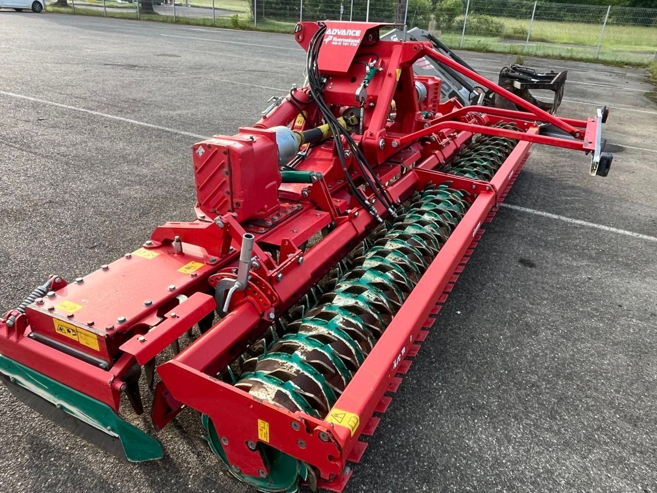 E-FARM: Kverneland ngh 101 advance 5 m repliable - Erpice rotante - id SILXKHV - 19.800 € - Anno di costruzione: 2015 - Francia