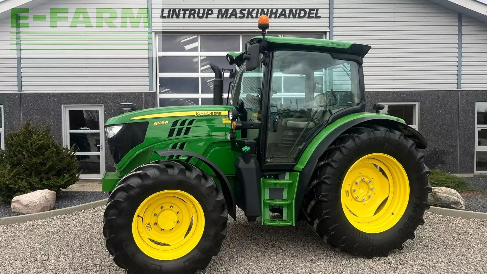 John Deere 6125 R Tractor €52,169