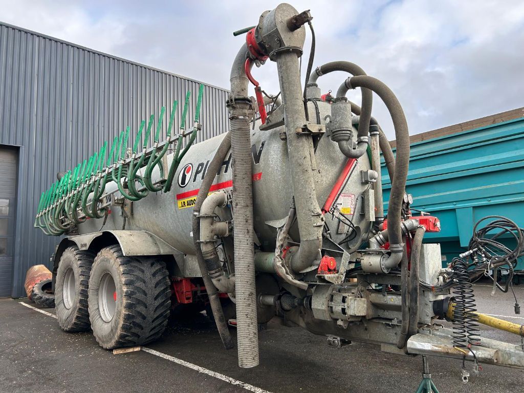 E-FARM: Pichon tci 20700 - Epandeur à lisier automoteur - id W21HTQE - 98 000 € - Année: 2019 - France