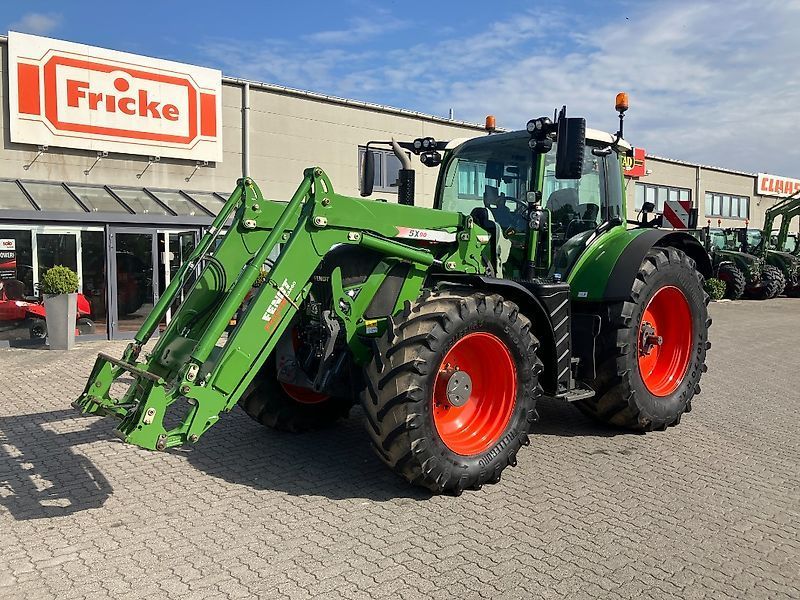 E-FARM: Fendt 724 Vario ProfiPlus - Traktor - id TFSSL8R - 161.500 € - Baujahr: 2022 - Abgelesene Motorstunden: 3.851,Motorleistung (PS): 237,Deutschland