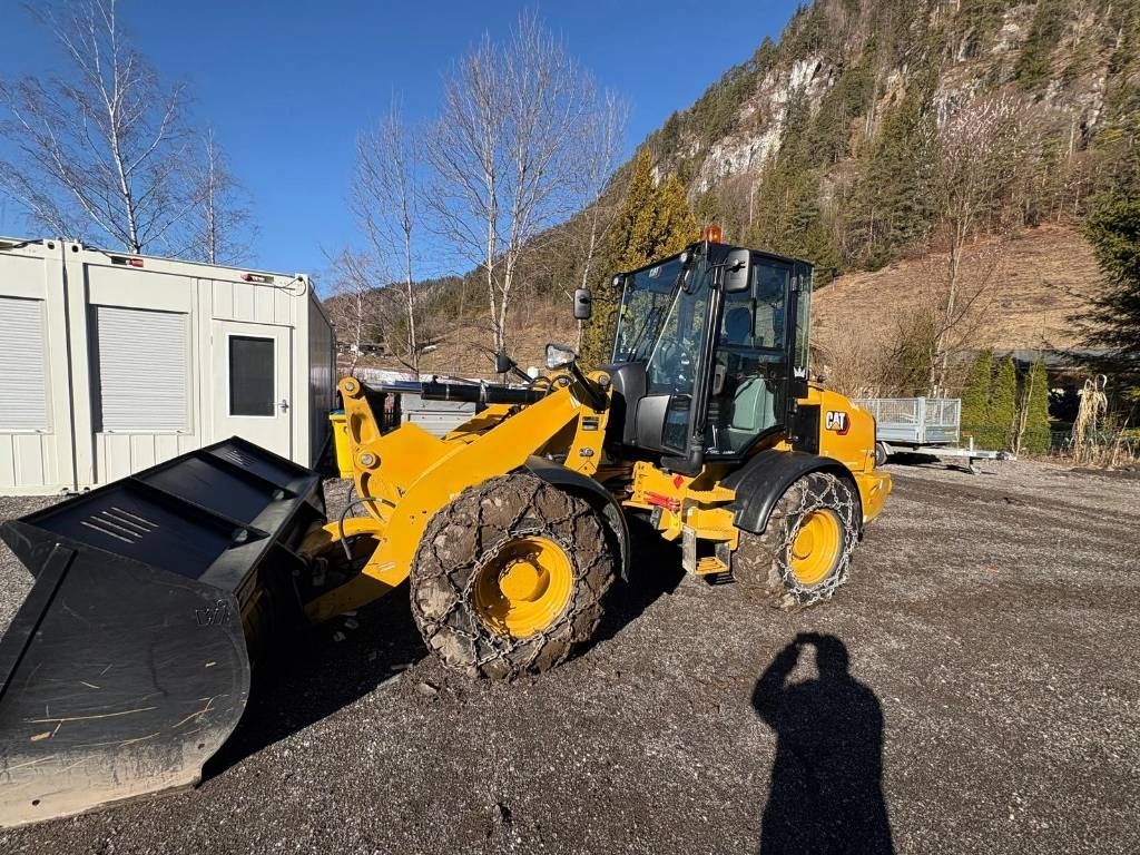 Caterpillar 908m Kolový nakladač 56 000 €