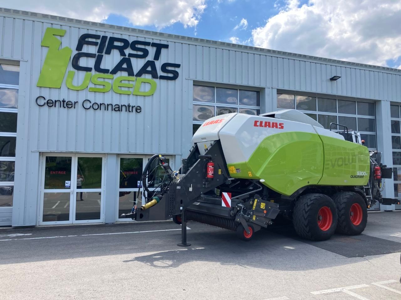 E-FARM: Claas Quadrant 5300 FC - Presse à balles - id 9SWMJZV - Année: 2023 - Balles produites: 13 385,France