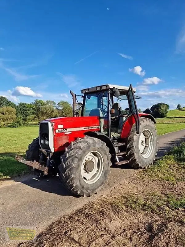 E-FARM: Massey Ferguson 6190 frontzapfwelle, klima - Traktor - id LNMFDXD - 22.269 € - Baujahr: 1999 - Abgelesene Motorstunden: 7.600,Deutschland