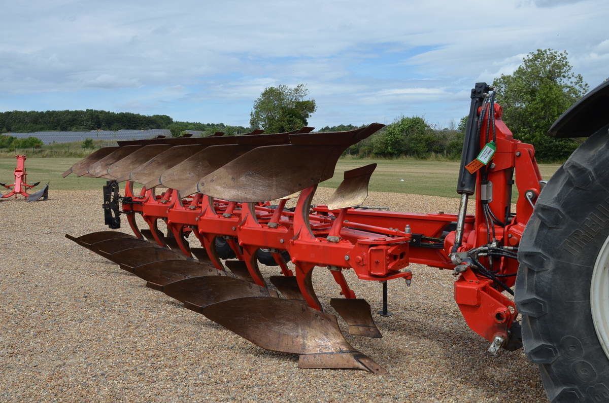 E-FARM: GREGOIRE BESSON rover 80 plough 7 furrows - Pflug - id JZIC2AD - 16.331 € - Baujahr: 2019 - Vereinigtes Königreich