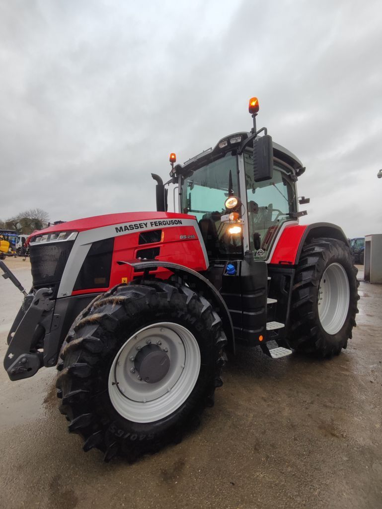 E-FARM: Massey Ferguson 8S.245 - Tracteur - id IEM6FCU - 119 000 € - Année: 2022 - Lecture du nombre d'heure: 884,Puissance du moteur (chevaux): 245,France