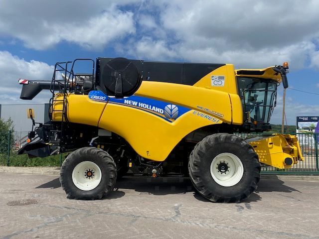 E-FARM: New Holland cr 8.80 revelation evevrest - Moissoneuse-batteuse - id BXSMCTQ - Année: 2020 - Lecture du nombre d'heure: 890,France