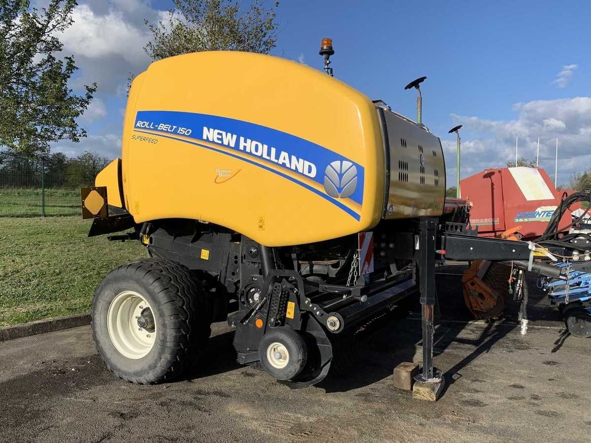 E-FARM: New Holland Roll-Belt 150 Superfeed - Presse à balles - id 1FIWP7H - 16 500 € - Année: 2019 - Balles produites: 17 000,France