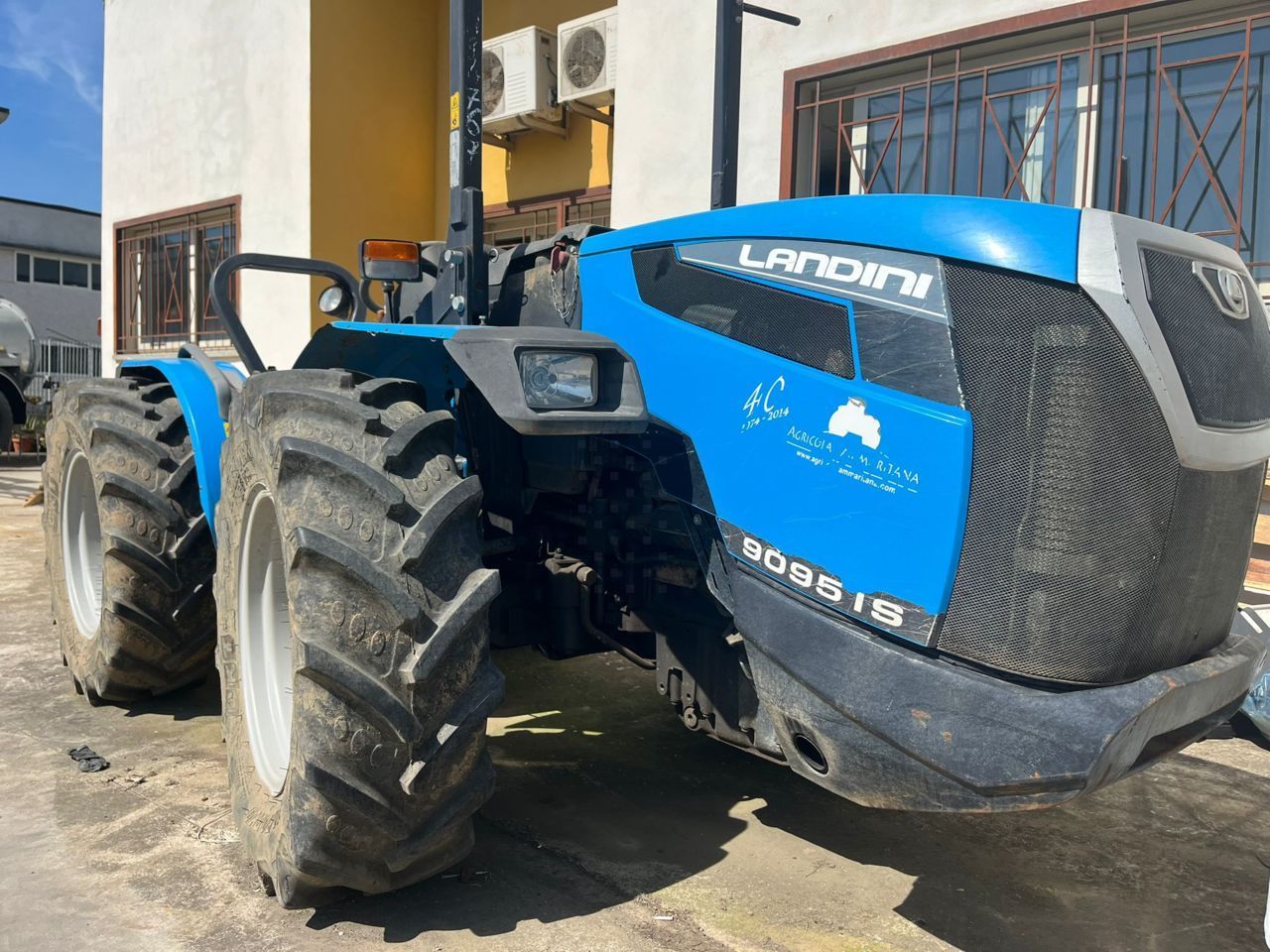 Landini 9095 is Tractor