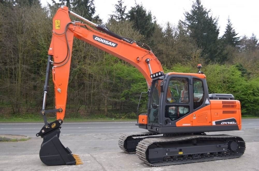 Doosan dx 140 lc-5 Crawler excavator €40,219