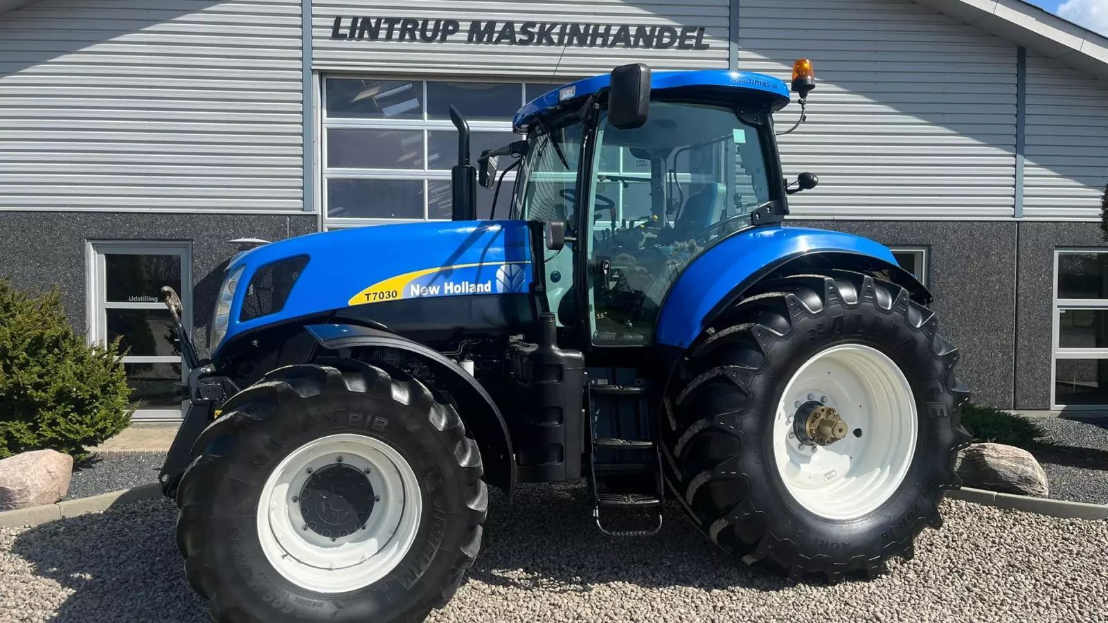New Holland T 7030 Traktor 38 777 €
