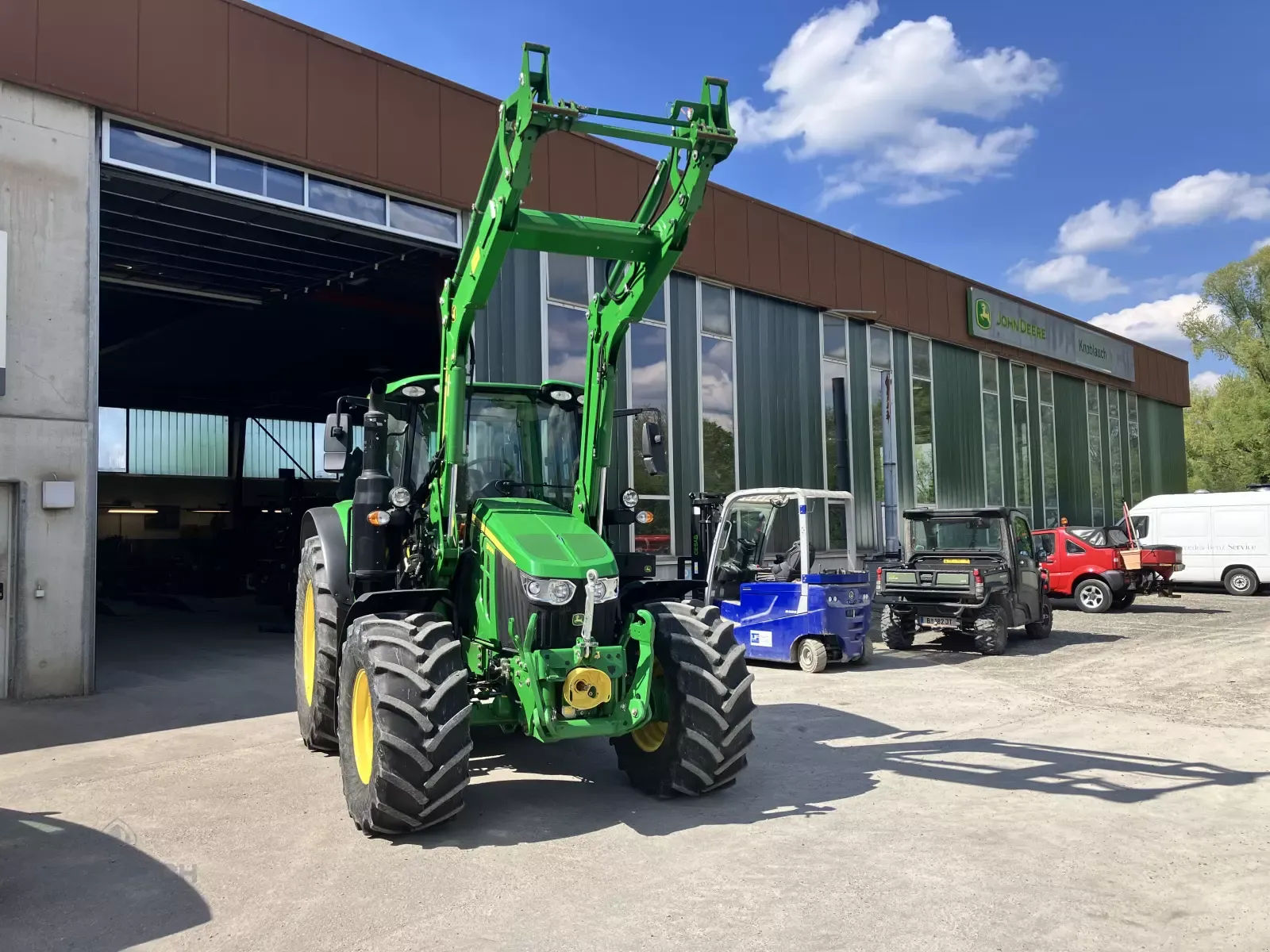 E-FARM: John Deere 6100 M - Tractor - id 8TF3ZXA - 87.000 EUR - Anul: 2022 - Citeste ore: 1.440,Muterea motorului: 125,Germania